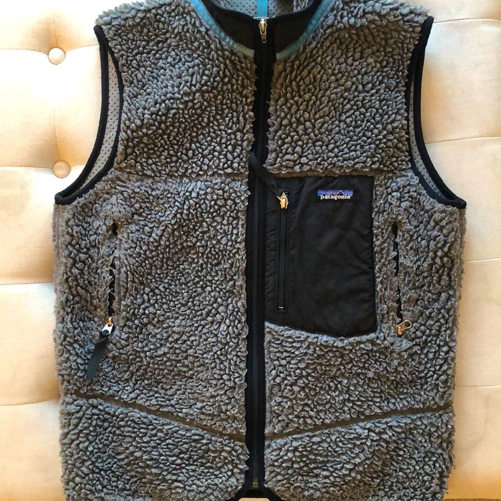 Patagonia grey Sherpa vest kids size 14, fits like a woman’s large